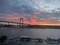 Udsigt fra værelset om aftenen.