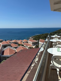 Breakfast View served from 8to10am, but you can go a little early and stay a little late