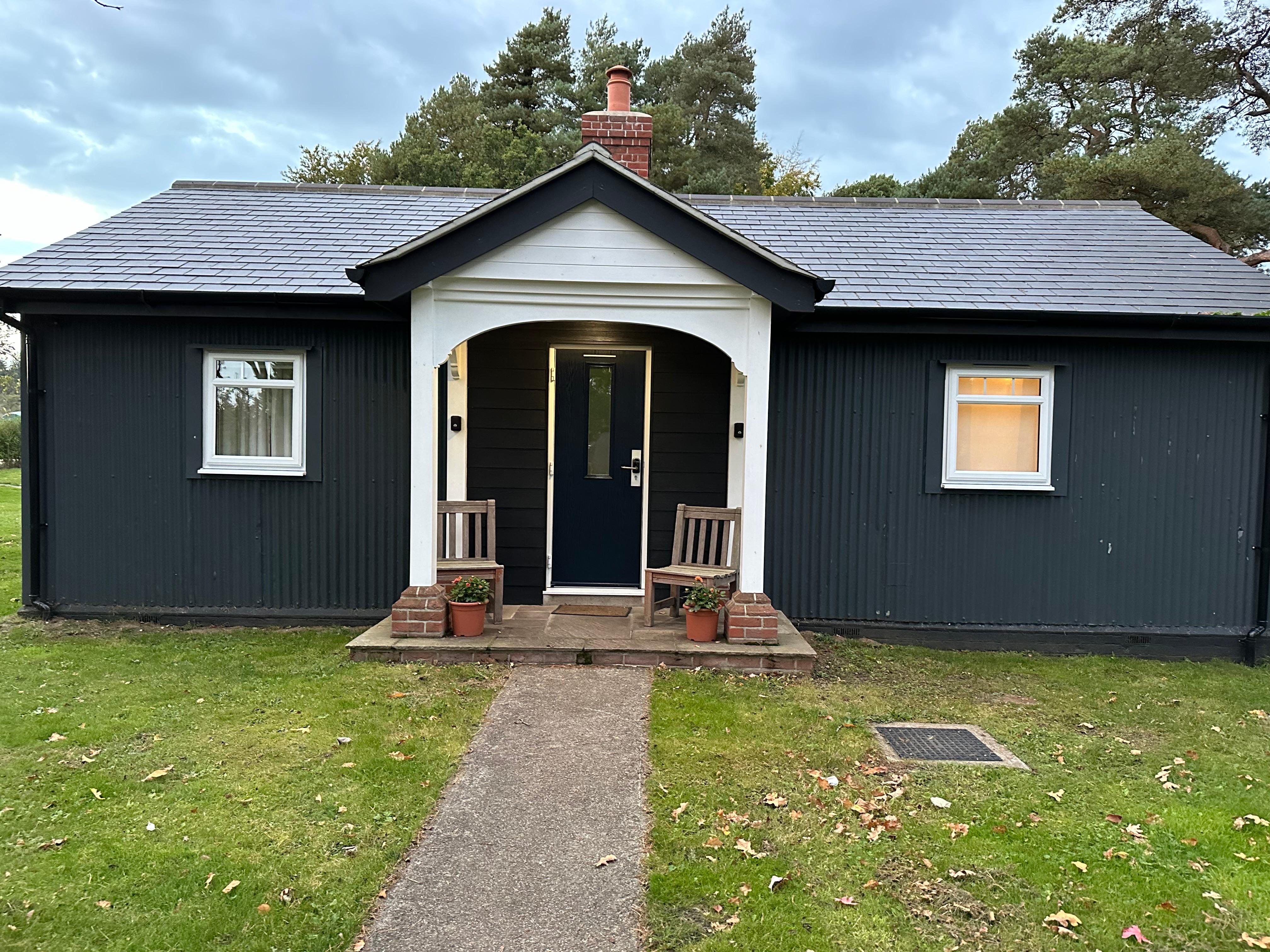 Lovely lodge with two separate rooms 