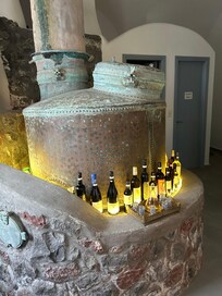 Vue de la réception, qui est une ancienne cave à vin