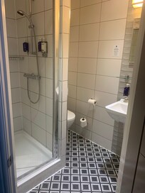 Badrummet som hörde till vårt rum.