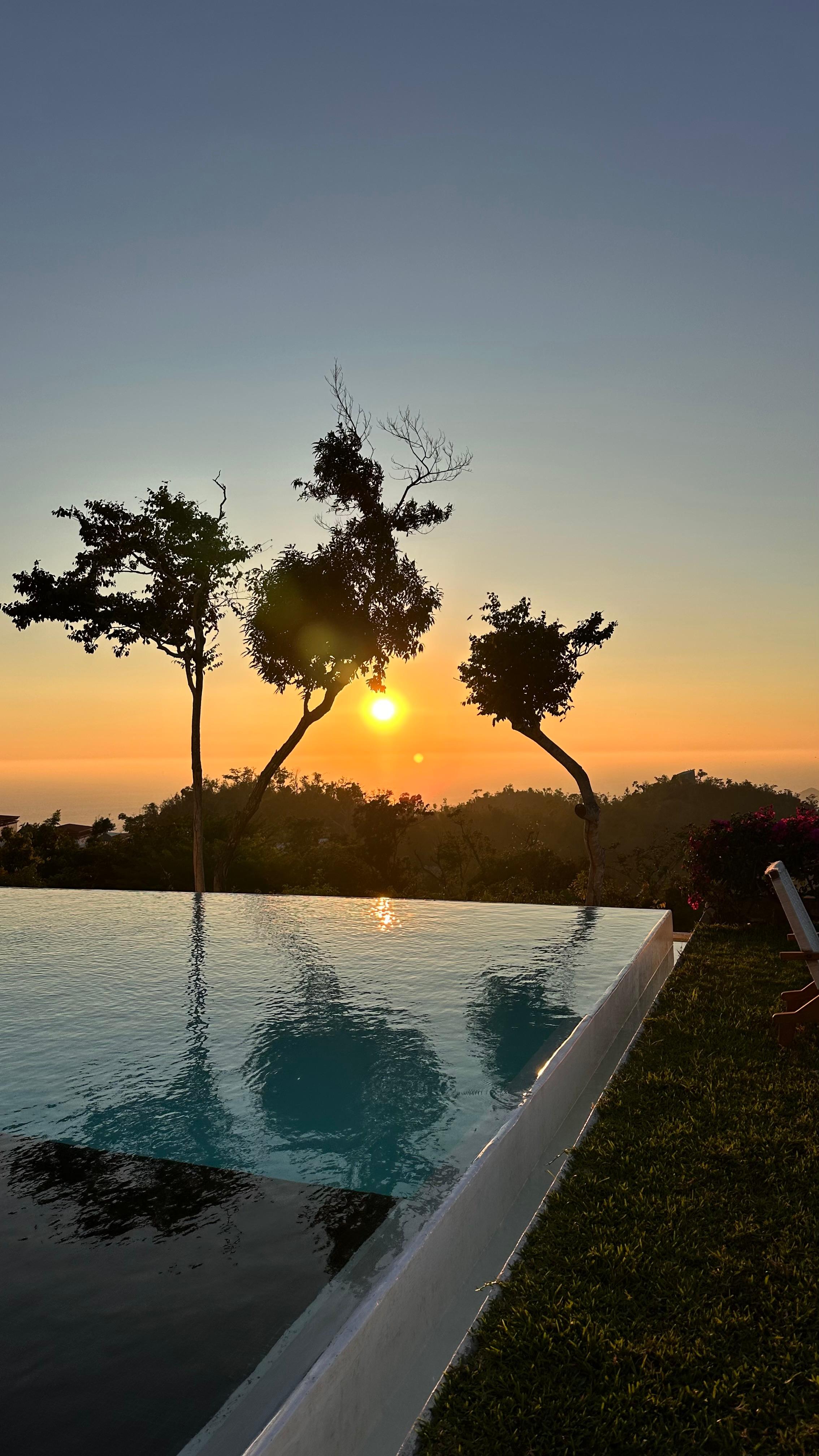 El atardecer se ve precioso del
Hotel 