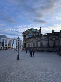 Hotellet ligger rett ved Zwinger