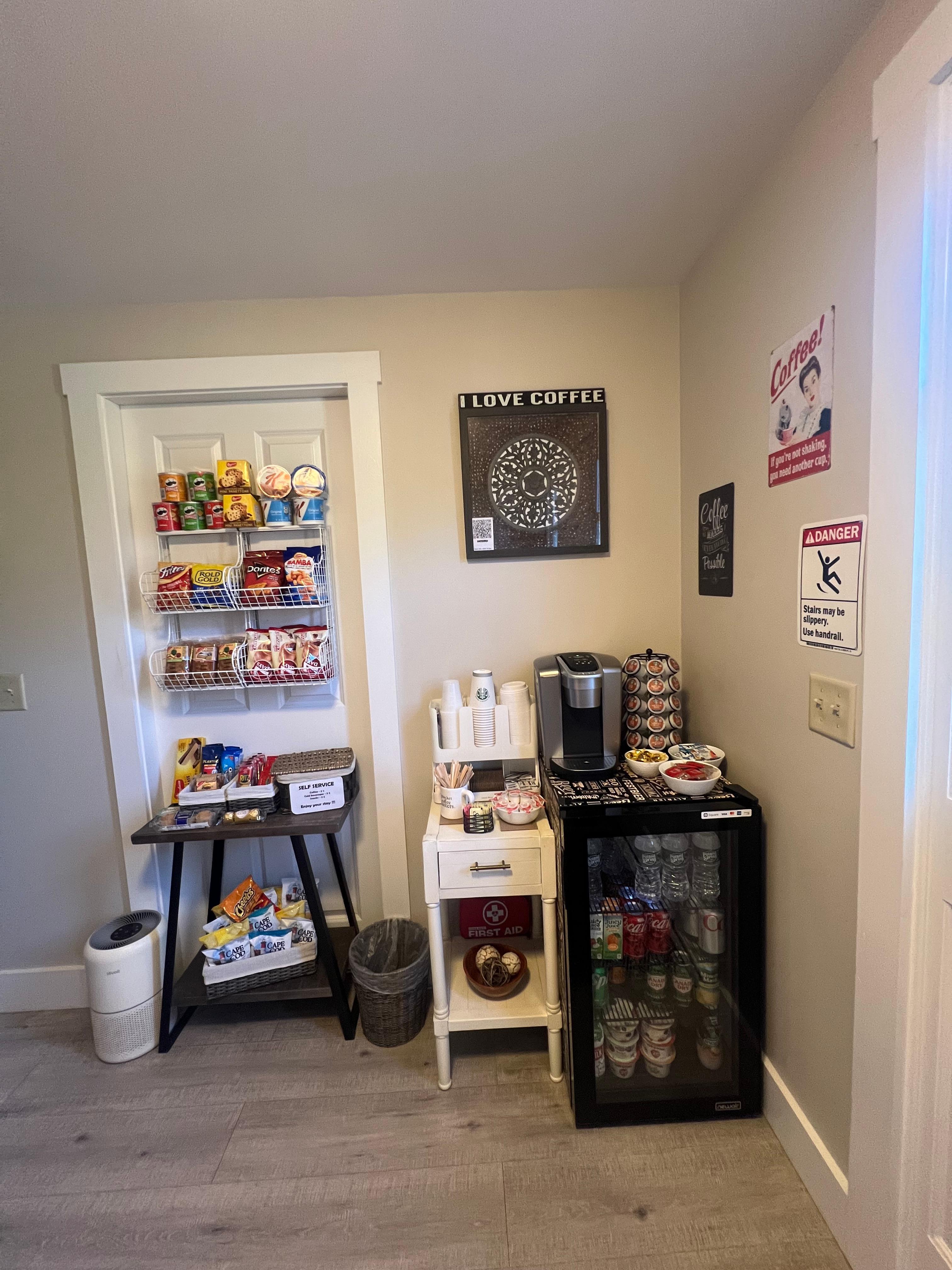 Convenient coffee/snack bar