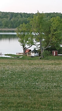 Badbryggan med intilliggande bastu.