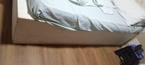 CAMA BOX DE MADEIRA MAIOR QUE O COLCHAO.