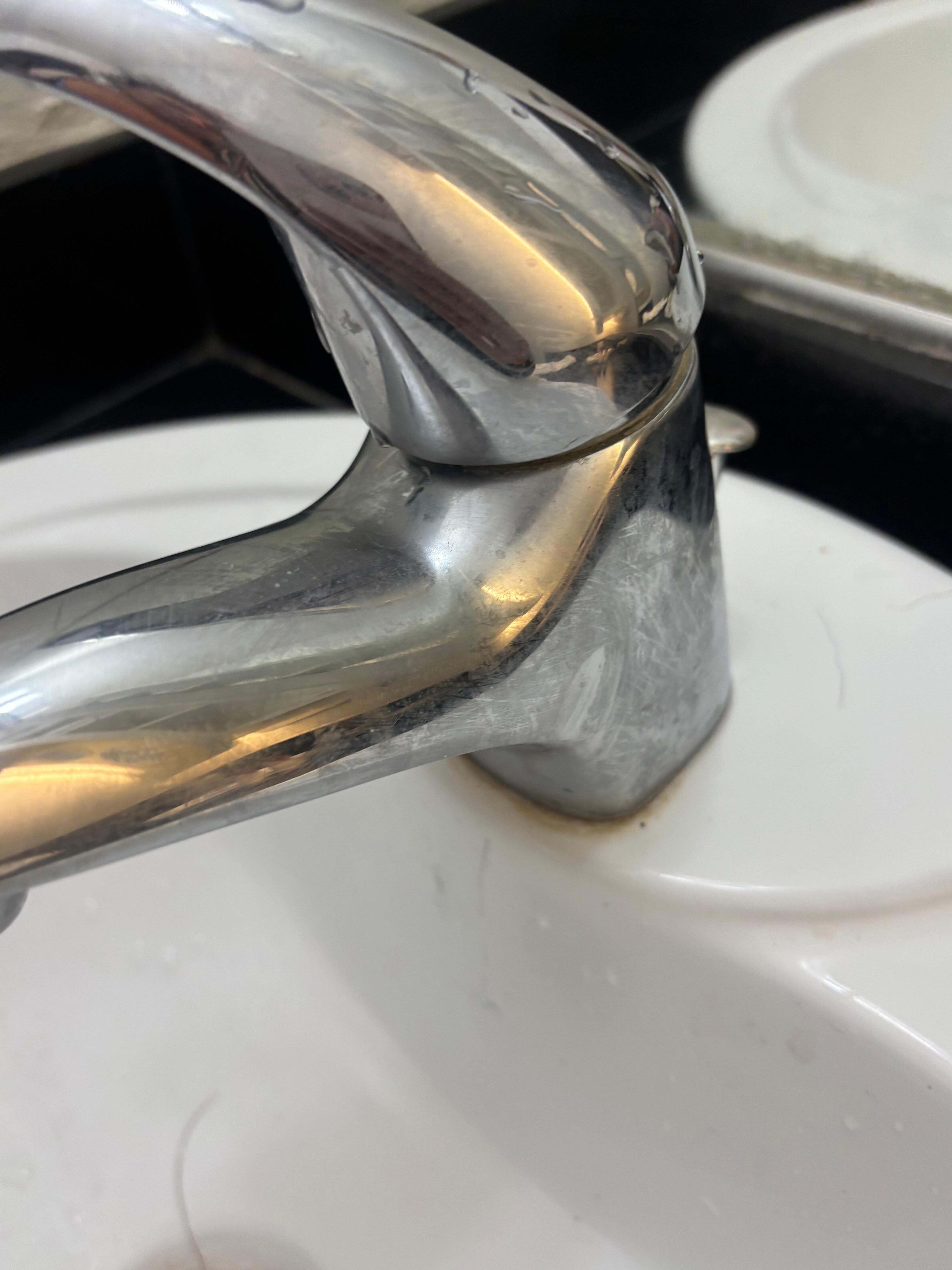 Sink looks like it wa never cleaned