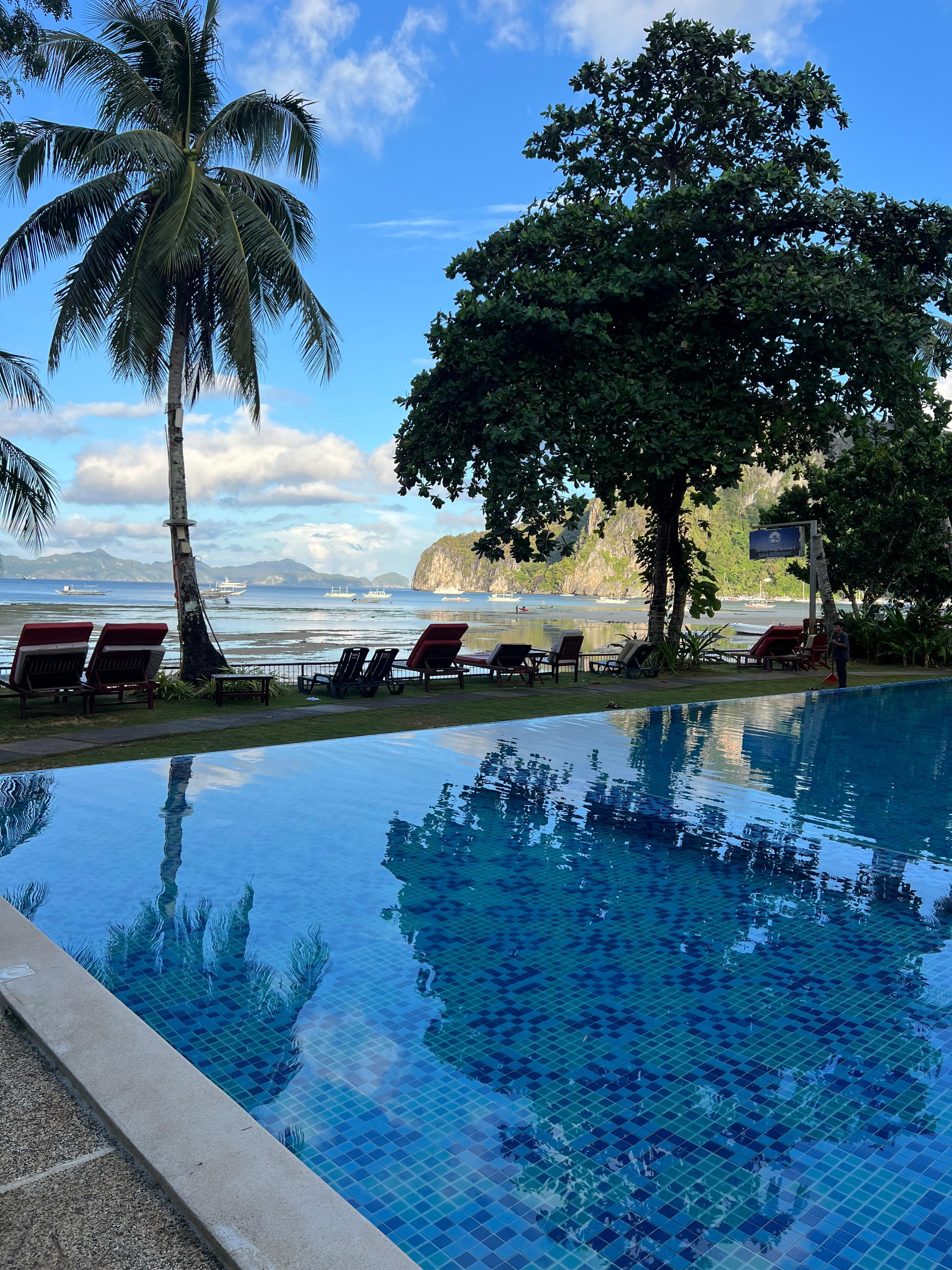 Magnifique piscine vue mer