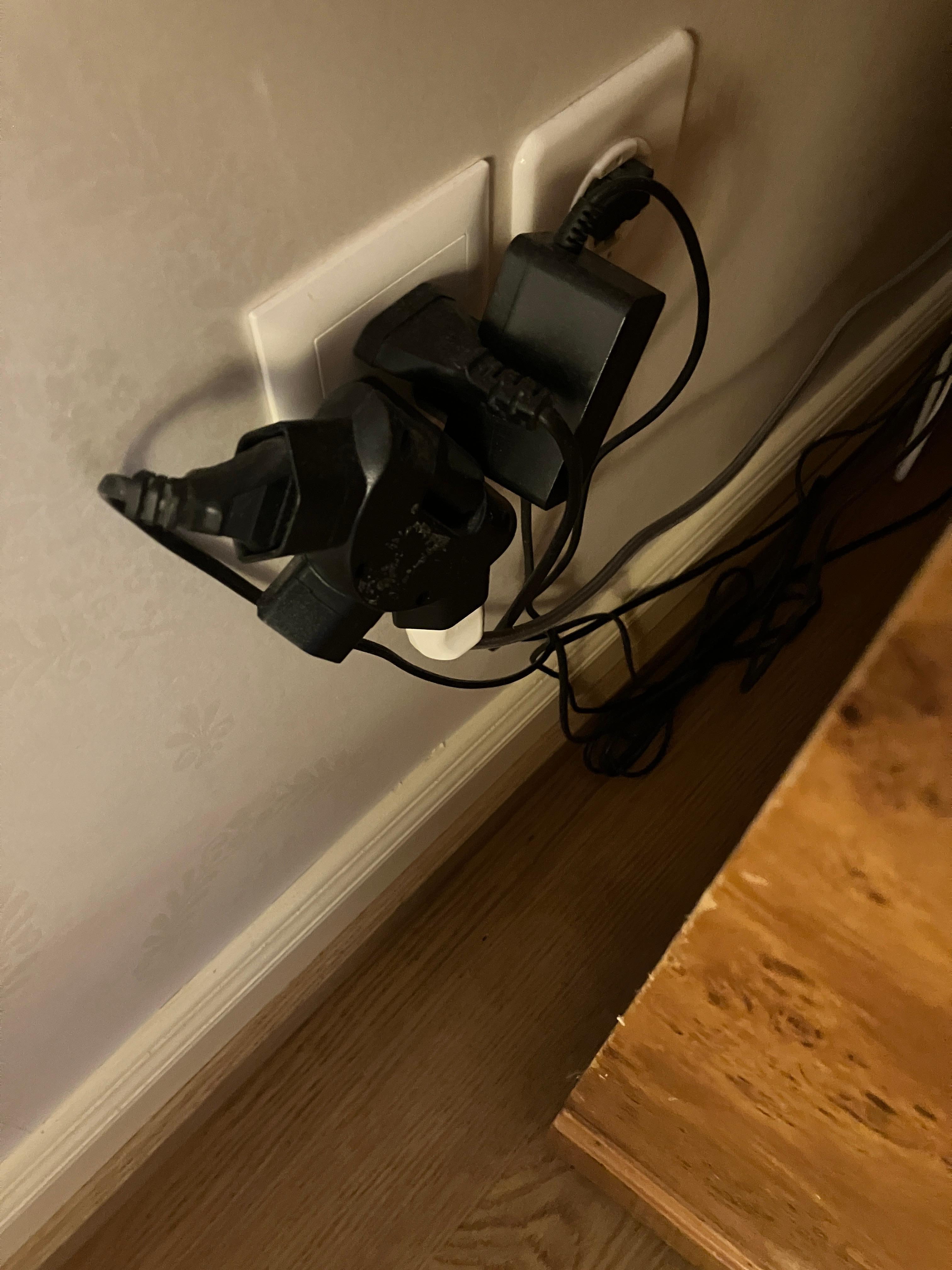 Oh what a tangle.
One would have hoped that a 5* hotel would have sorted out the electrics and have plenty of Euro / Swiss and USB outlets in every room.     