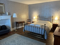 Lovely, spacious bedroom