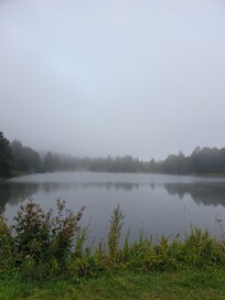 Der See direkt vorm Hotel