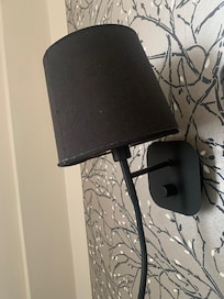 Beide Lampen wackeln und sind nicht fest