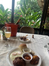 Dining area, you can’t beat this.