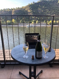 Champagne og Tour de France på altanen