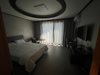 Spacious modern room