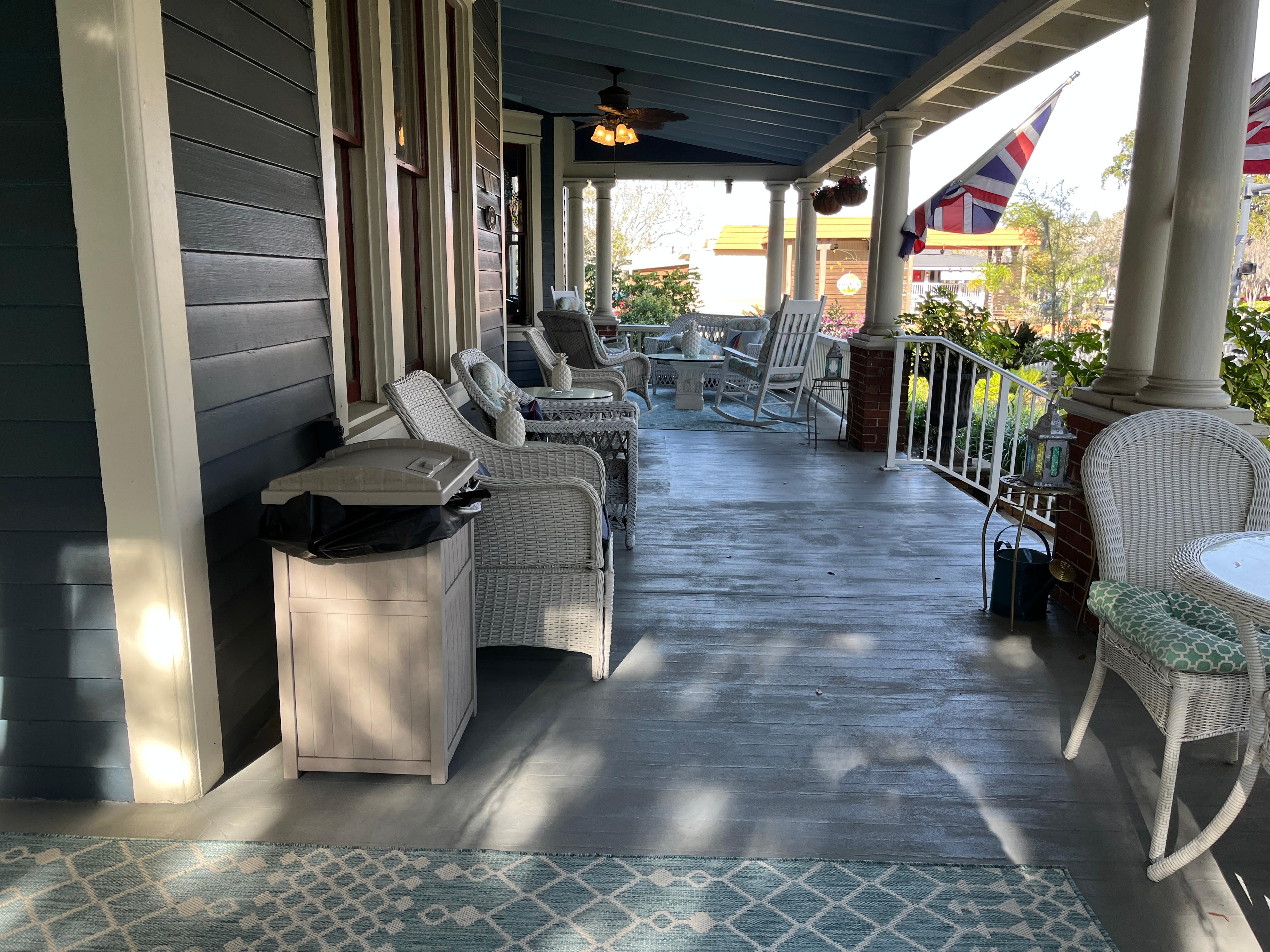 Big front porch w swing