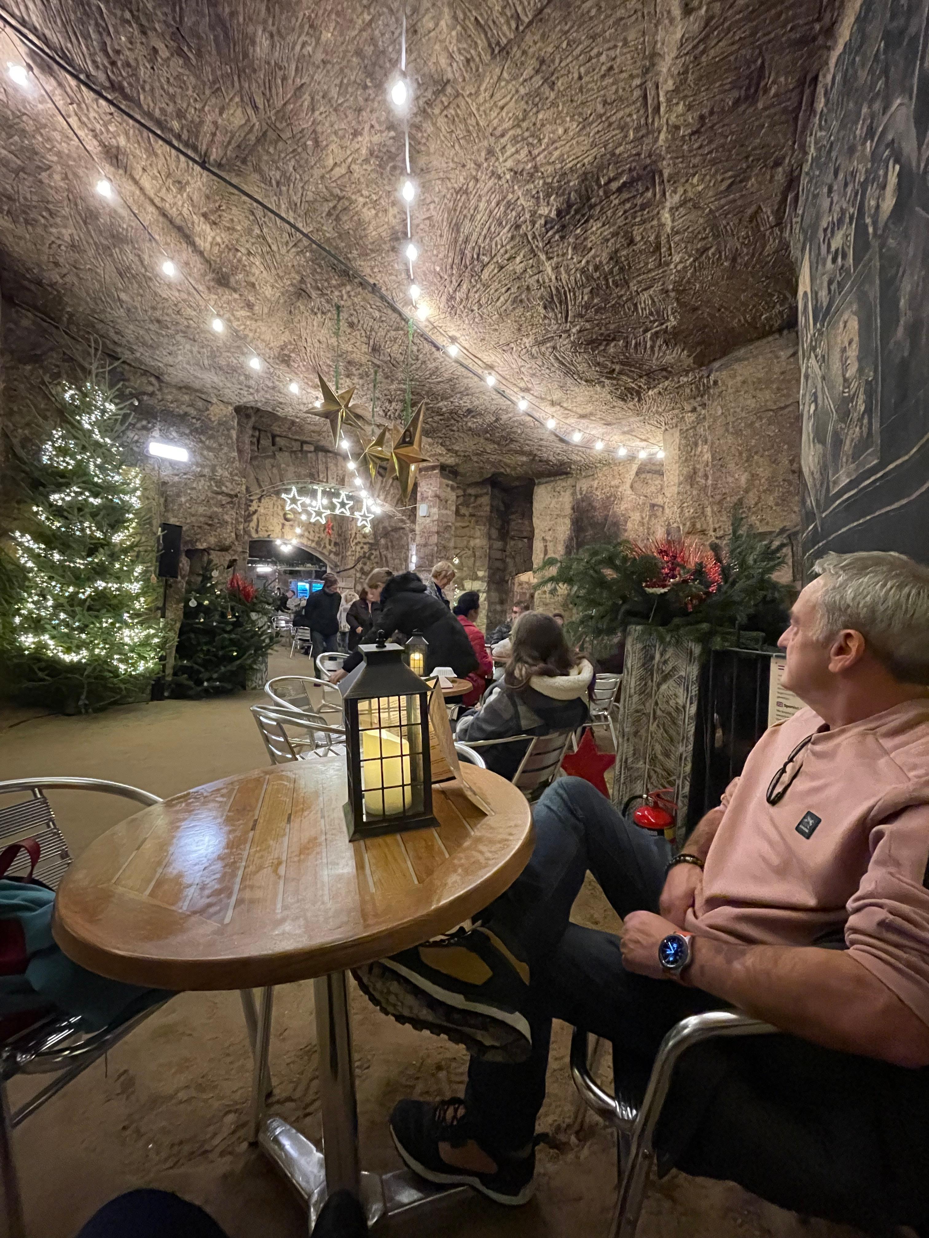 Kerstmarkt in fluwelengrot🎄🍷