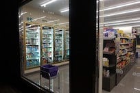 ホテル裏のコンビニ