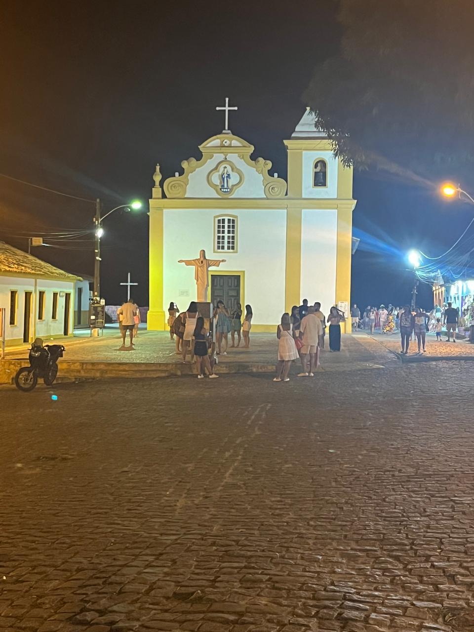 Igreja NSra D"Ajuda. Fica na esquina