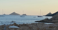 Vue de la terrasse du restaurant le soir