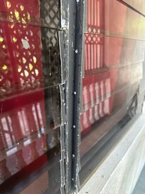 The windows of the bedroom were actually blinds, meaning you could hear clearly what was going on on both sides.