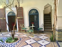 Vi kikkede overalt efter jomfruerne. Måske havde de fri den dag,