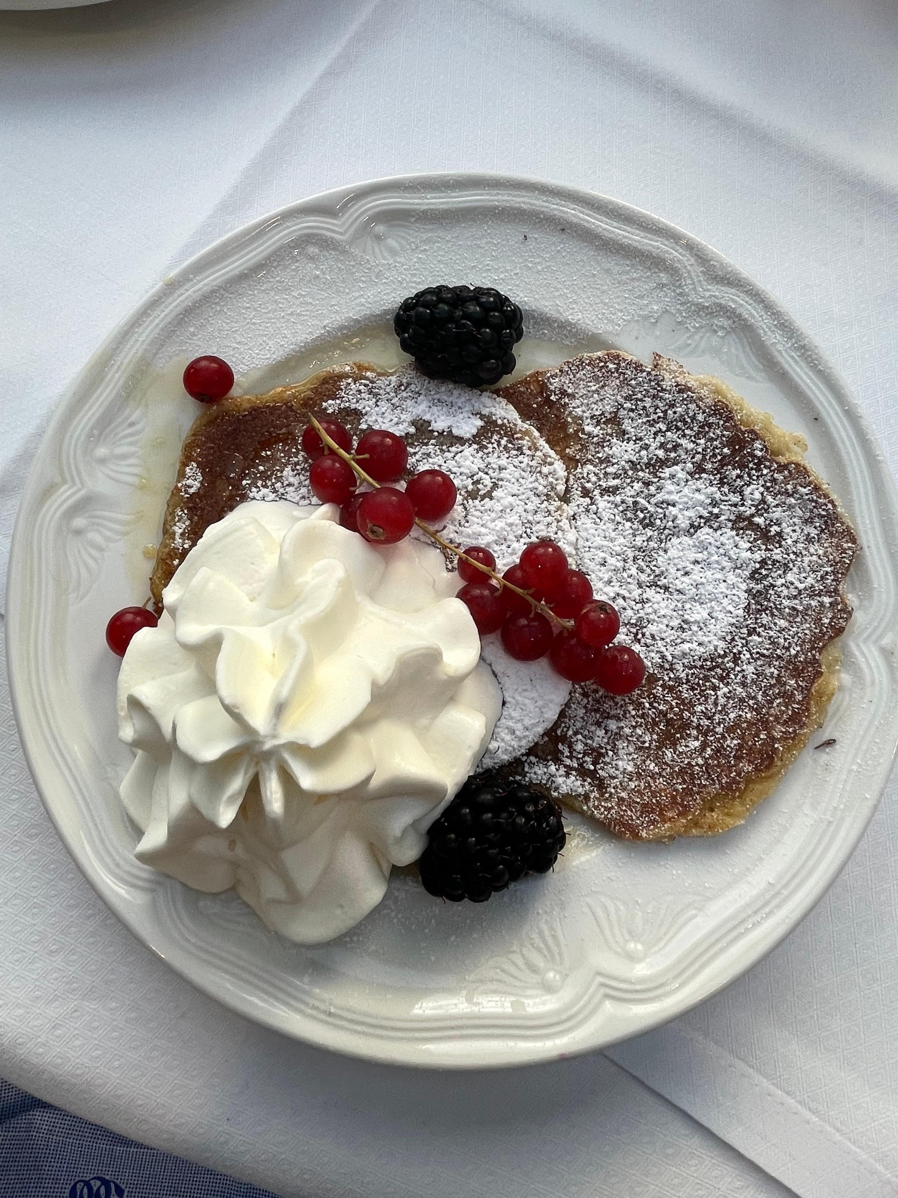 Lingonberry pancakes 