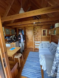 I bedroom with attic