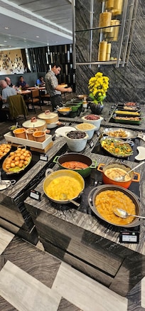 Breakfast buffet (Indian dishes)