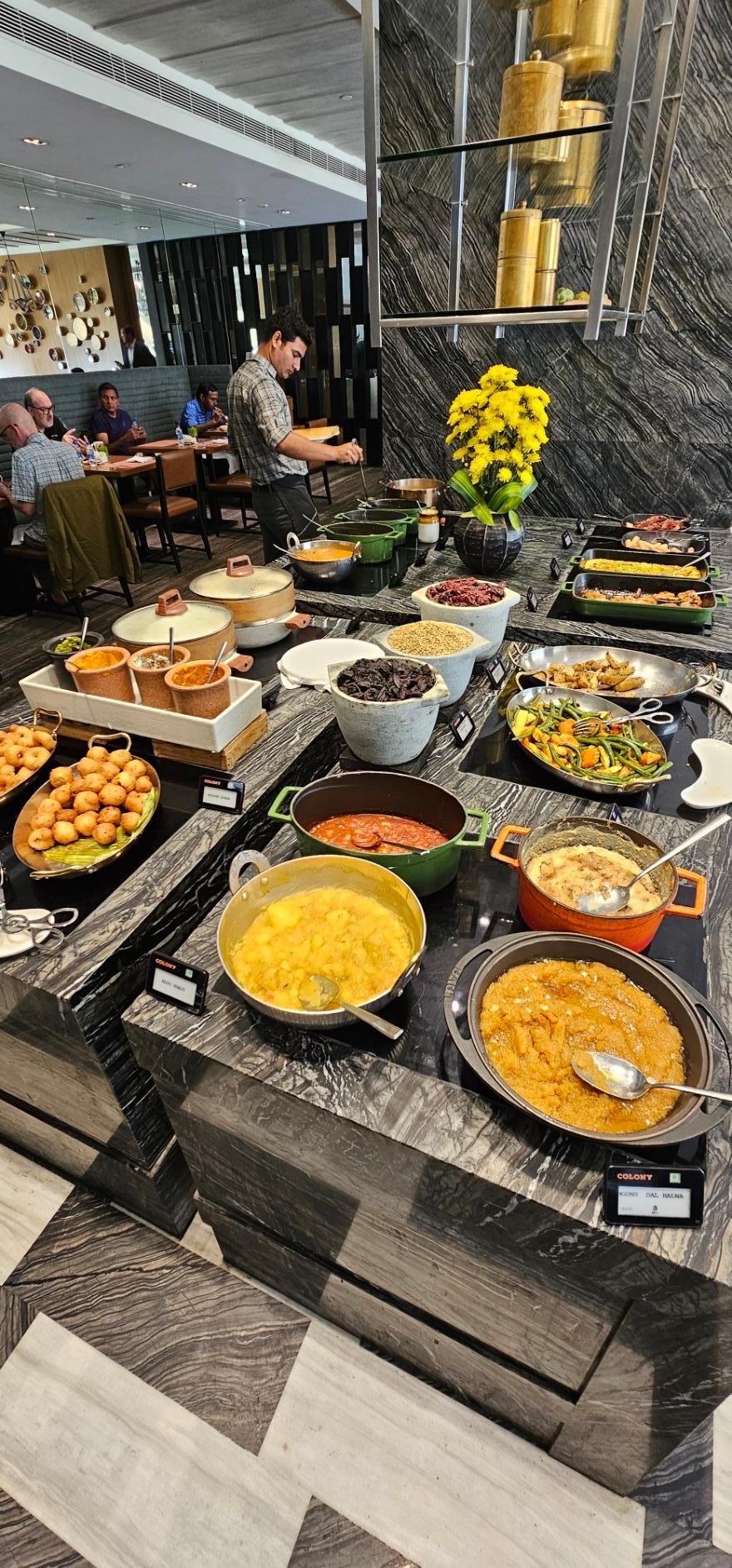 Breakfast buffet (Indian dishes)