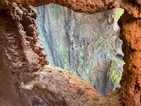 Cueva interior de una de las muchas cascadas.