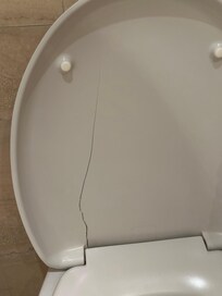 個廁所板爛成咁都唔換