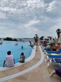 Udsigt fra pool..