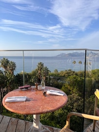 Dachterrasse - Frühstück am Morgen