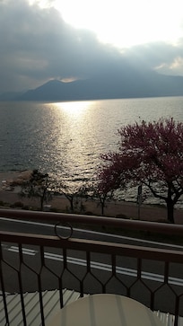 vista lago dalla stanza