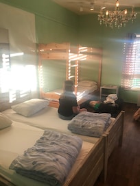 Sovedelen , eget bad og wc