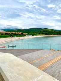hier hat man einen schönen Blick aufs Meer einfach nur sitzen und entspannen