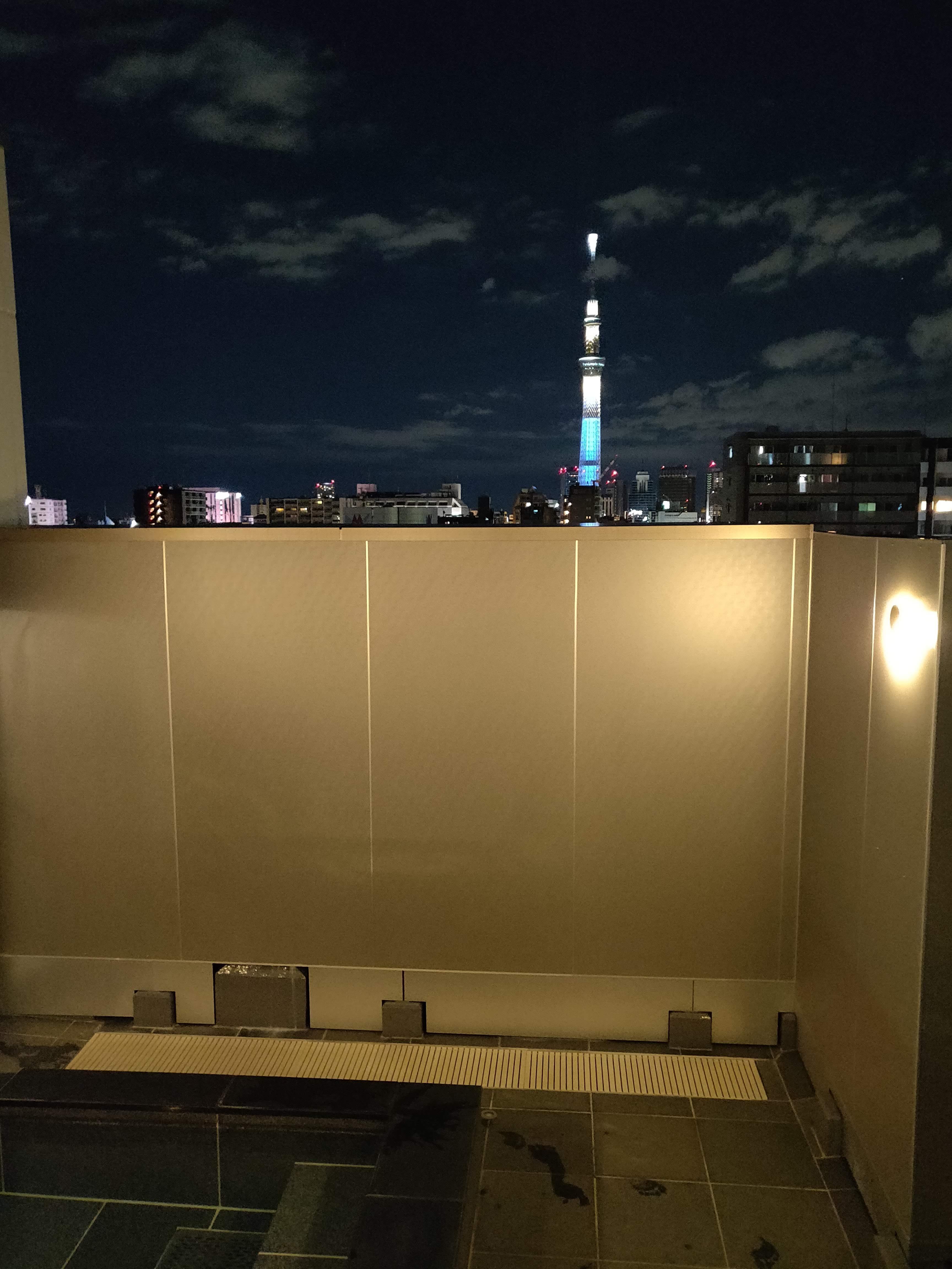 You need to be very very tall to be able to easily see the Tokyo SkyTree from the hot spring bath though.