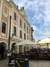 Hotel U Černého orla přímo na náměstí!
