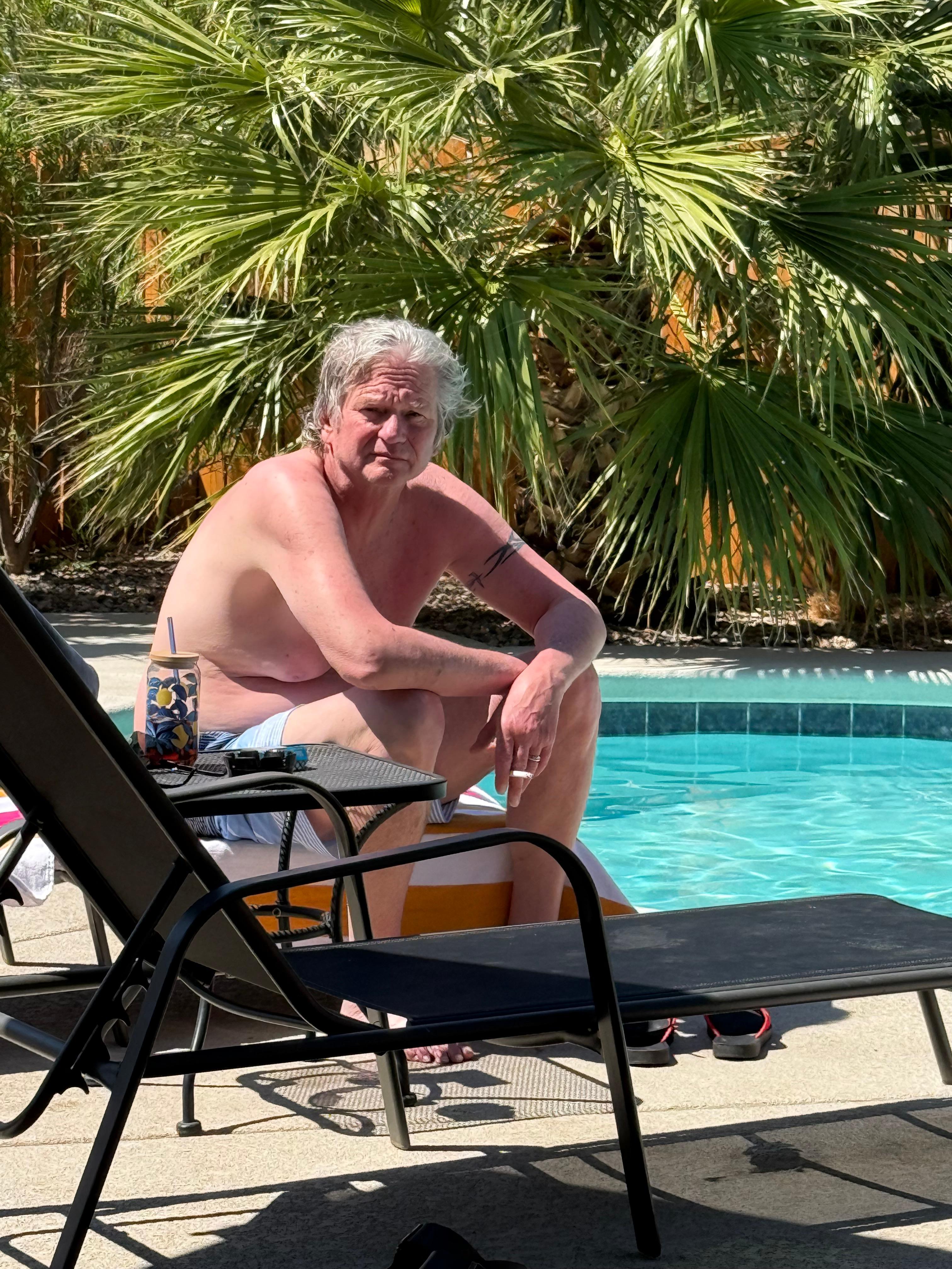 No pads for hot black metal loungers. 