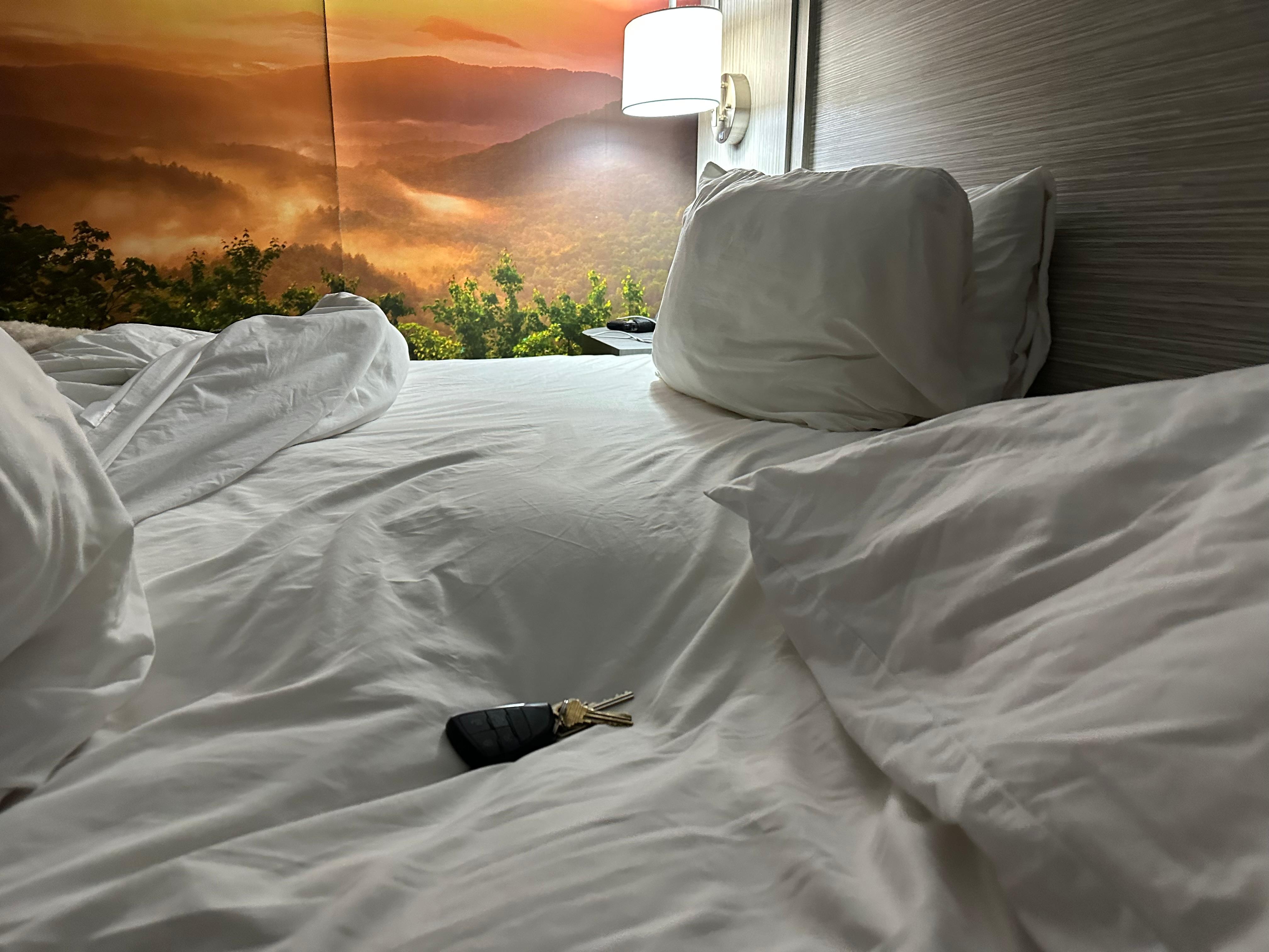 Sagging mattress. Threw a wallet into the “hole”. 