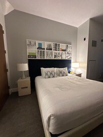 Queen, super cute, more than enough space for 2