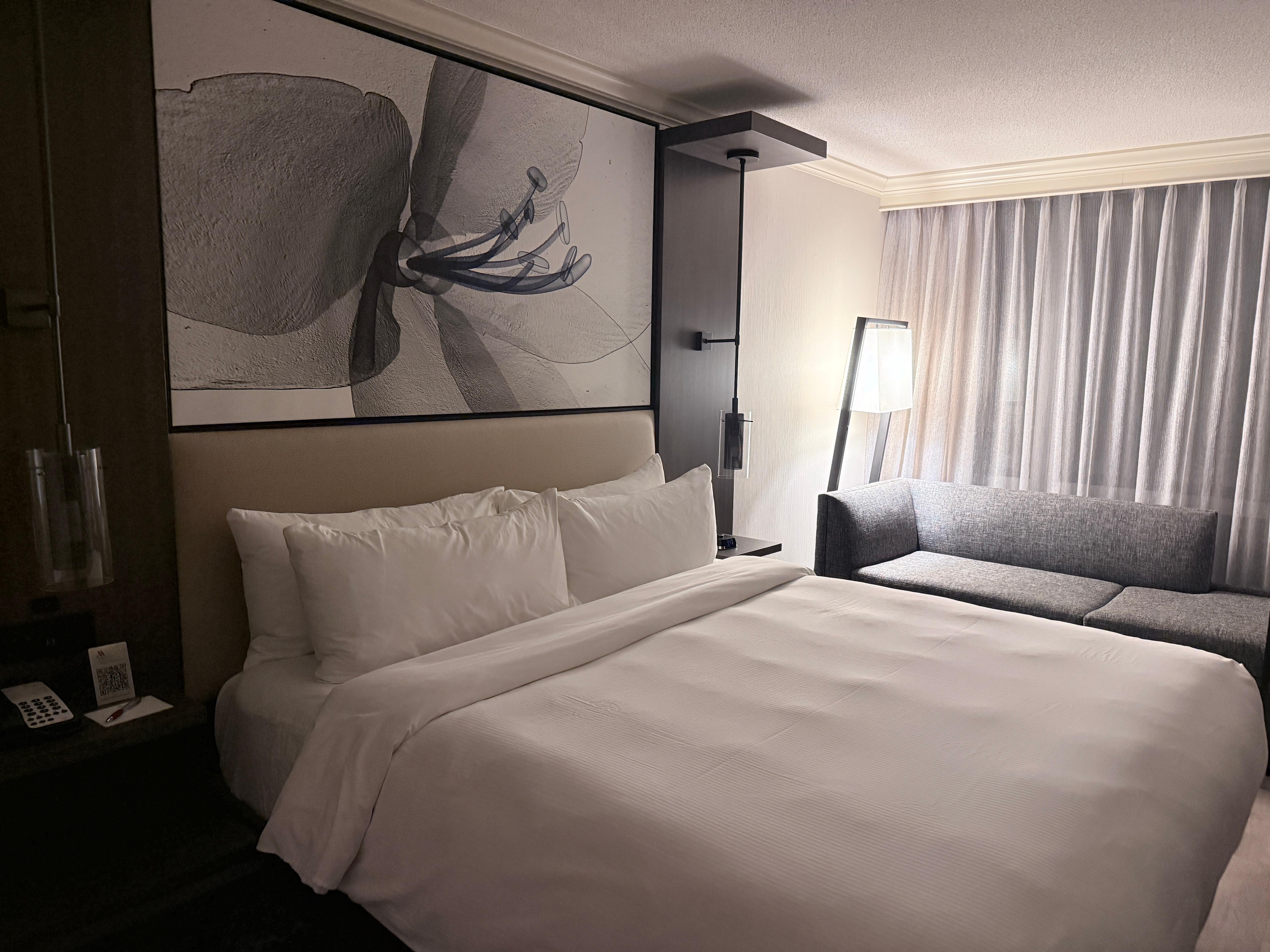 King bed corner room