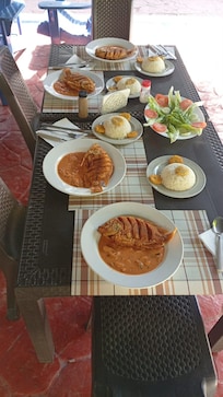 Excelente comida se ofrece x un módico precio.