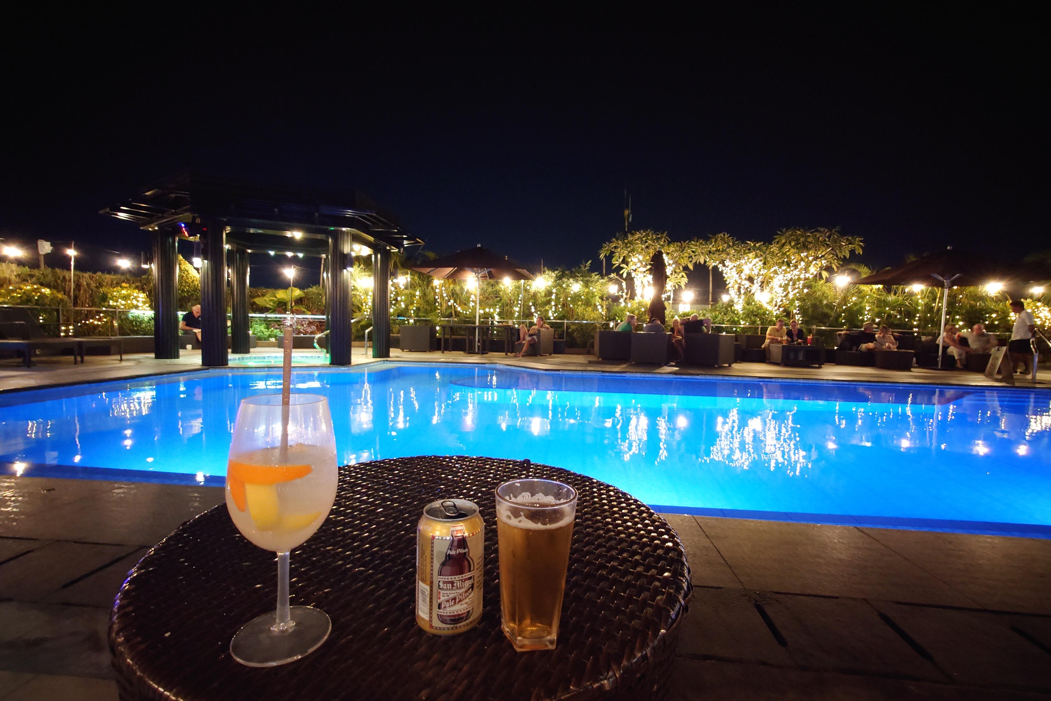 プールサイドバー