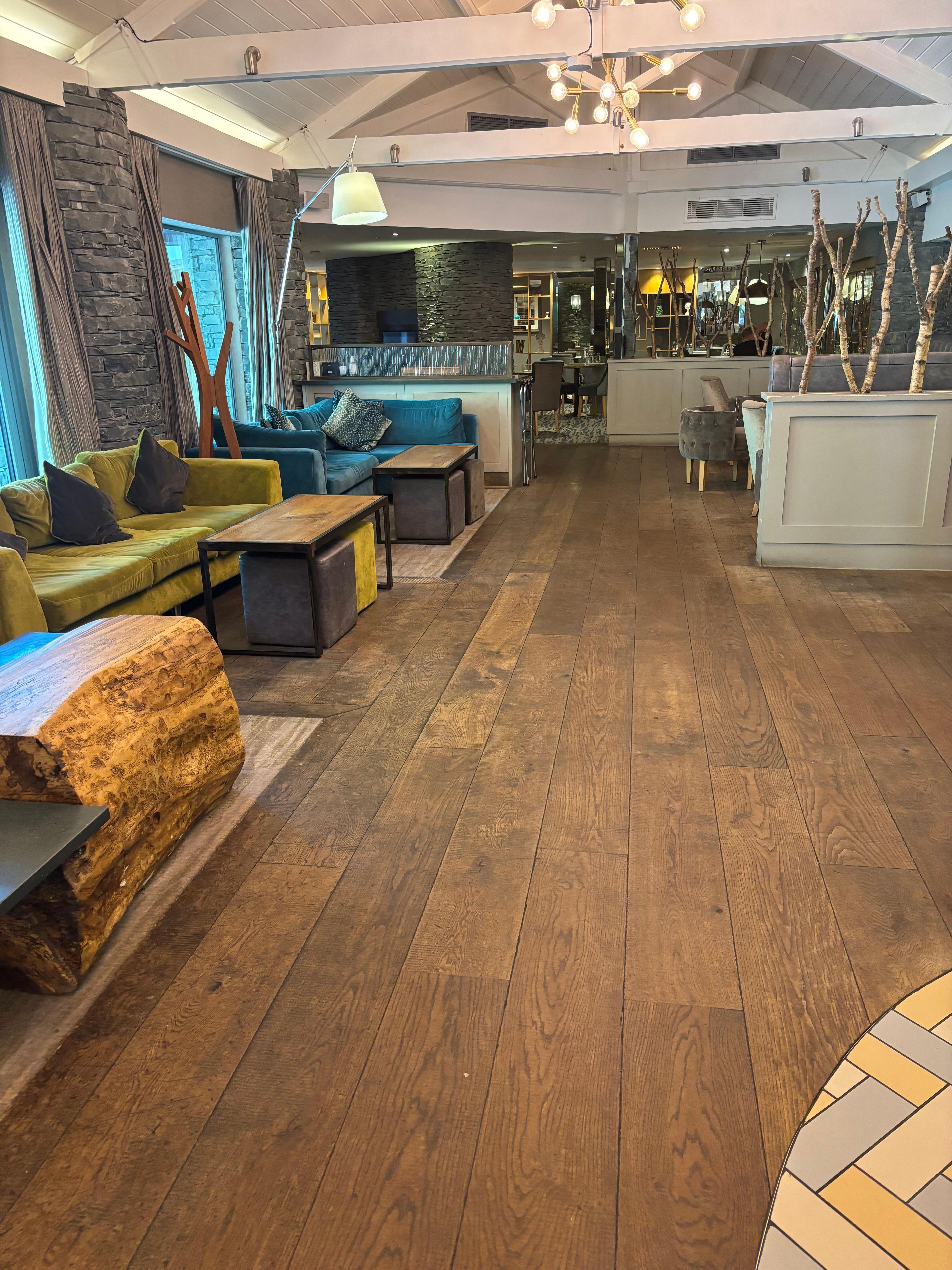 Dining & bar areas 