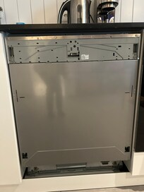 No door on dishwasher and couldn’t open it to use.