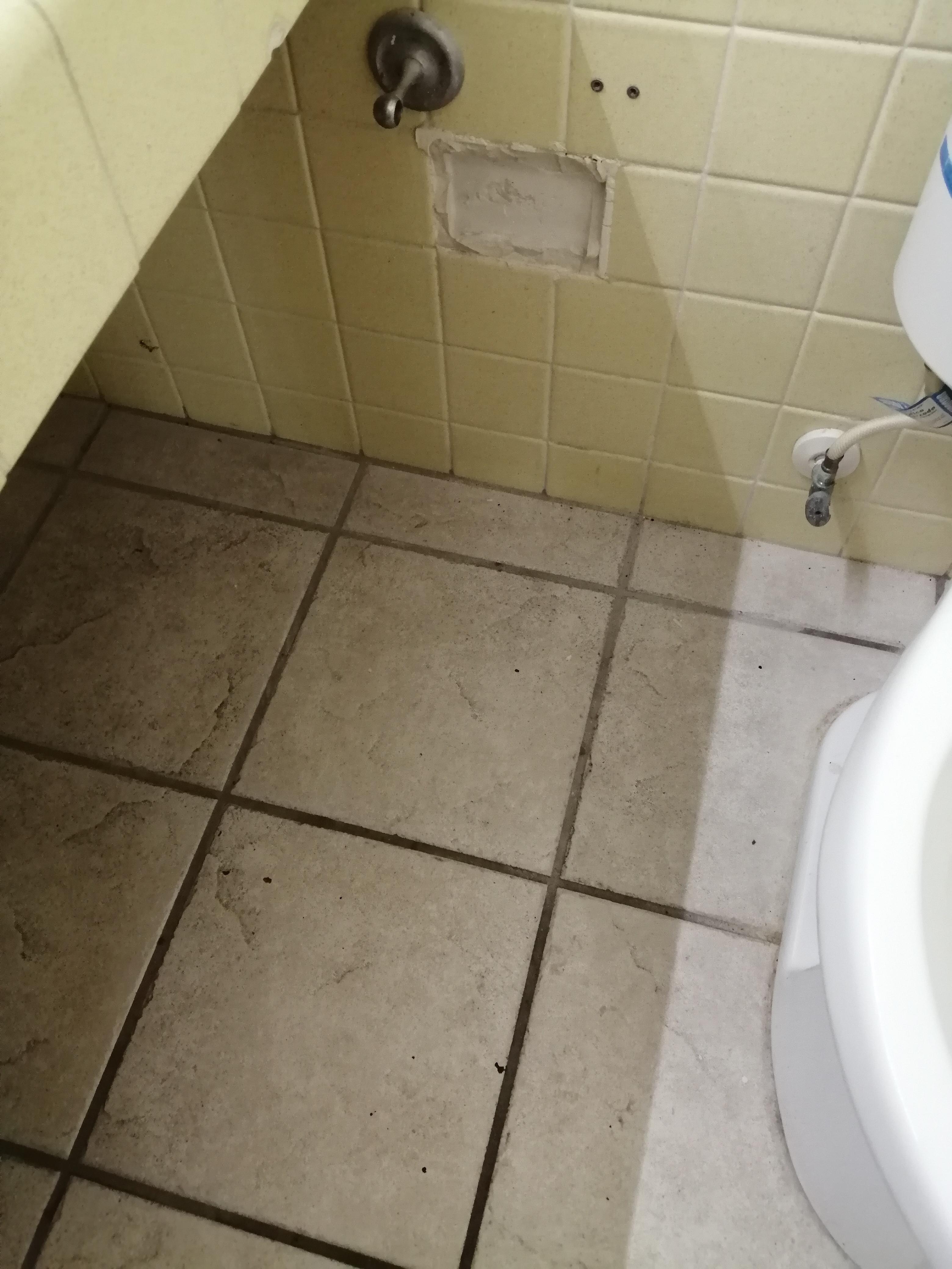  Sol Dessous de lavabo 