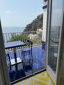 Balcony overlooking the sea!