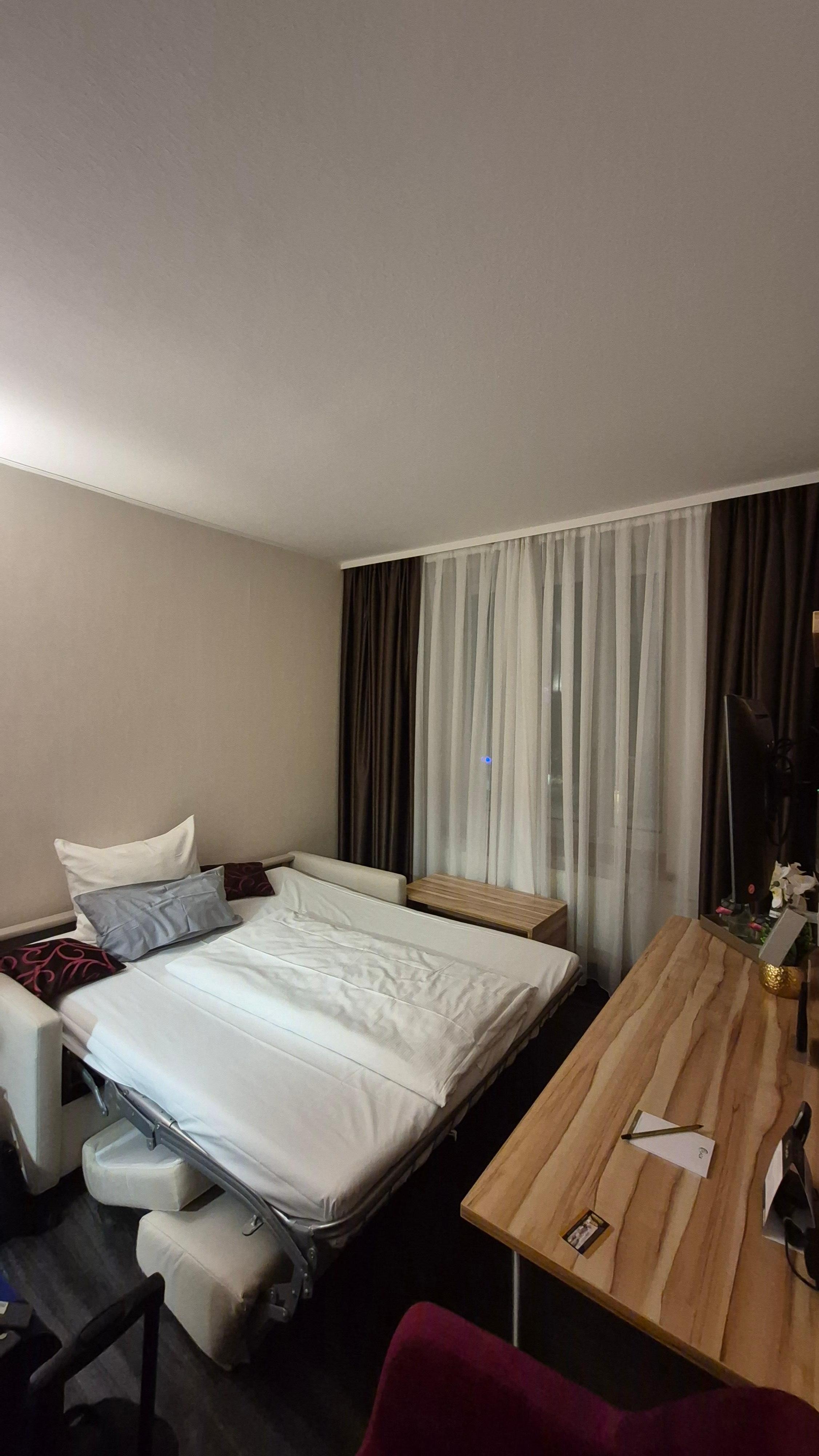 Wohnraum mit Schlafcouch 